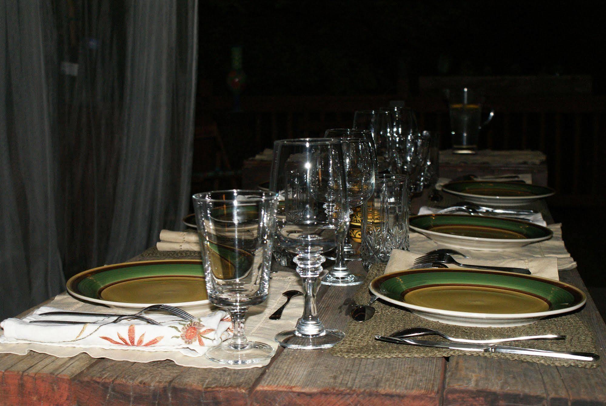 The Red Rooster Lodge Coulterville Buitenkant foto