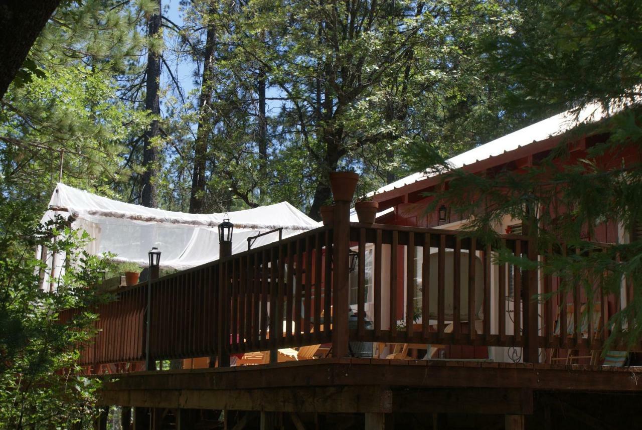 The Red Rooster Lodge Coulterville Buitenkant foto