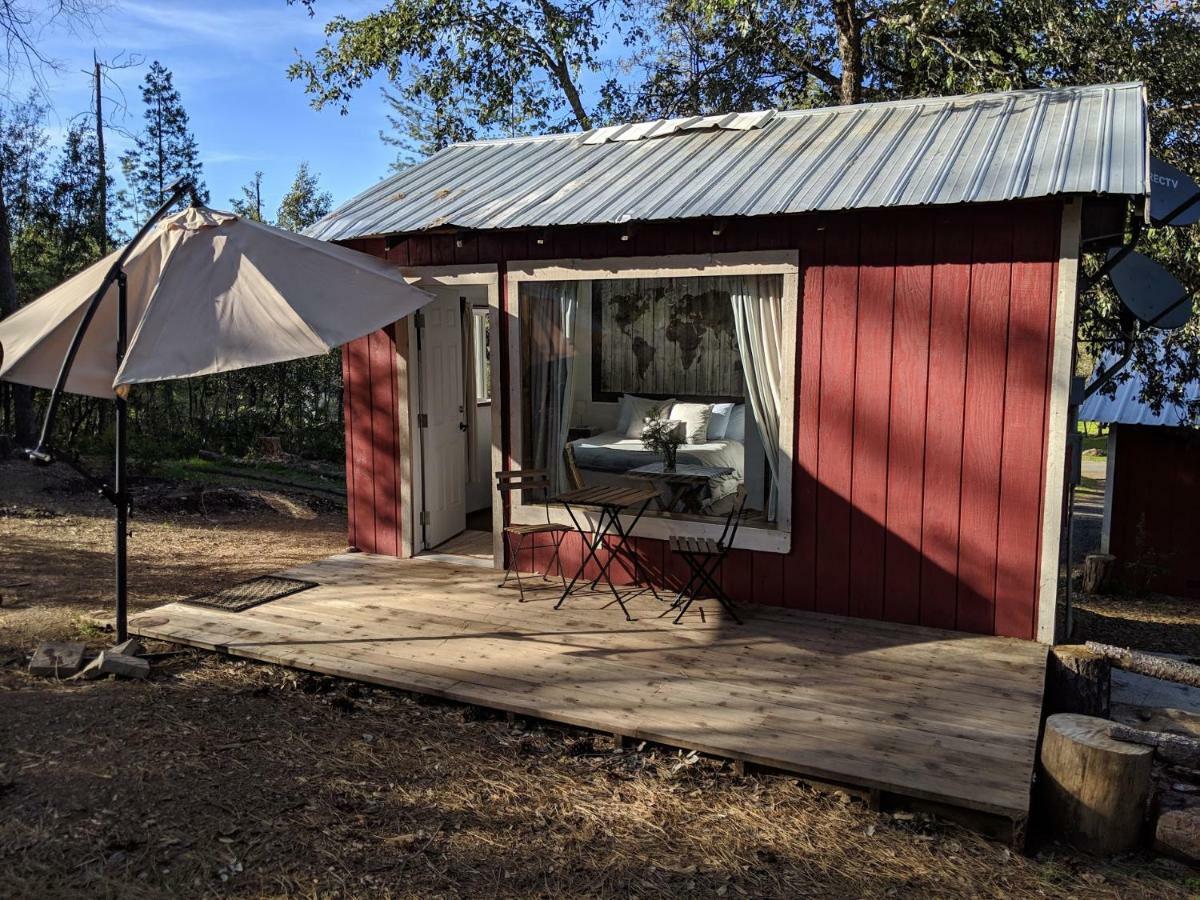 The Red Rooster Lodge Coulterville Buitenkant foto