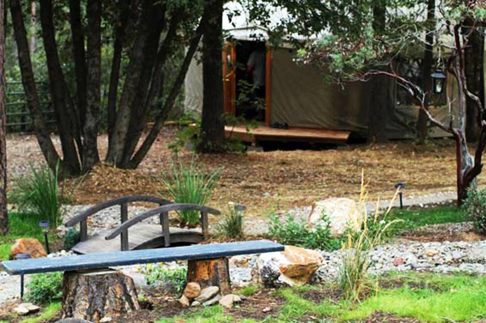 The Red Rooster Lodge Coulterville Buitenkant foto